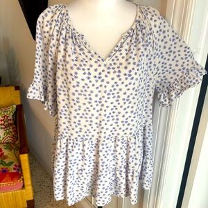 Beach Lunch Lounge White & Blue Print Swing Top! Very good condition! Small
